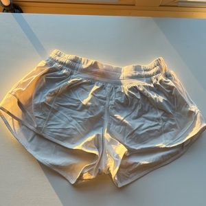 lululemon Hotty Hot LR short 2.5